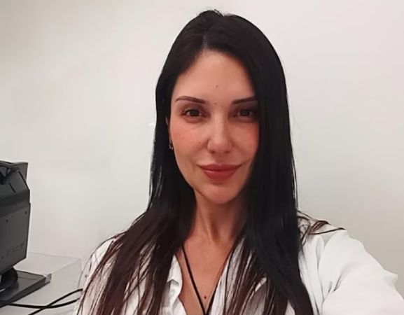 DRA ADRIANA LOPES